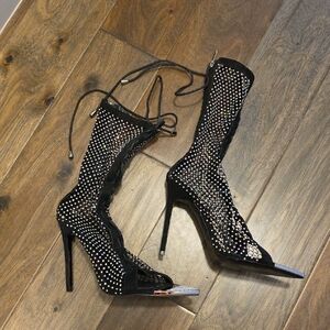 Elegant Black Stiletto Heels with Rhinestone Detailing
